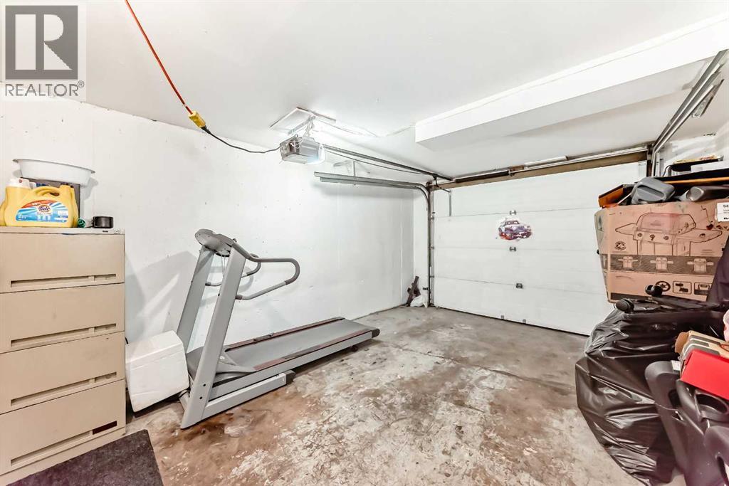 Single Family House Bi-level for Sale in  Penbrooke Close SE Penbrooke Meadows Calgary 