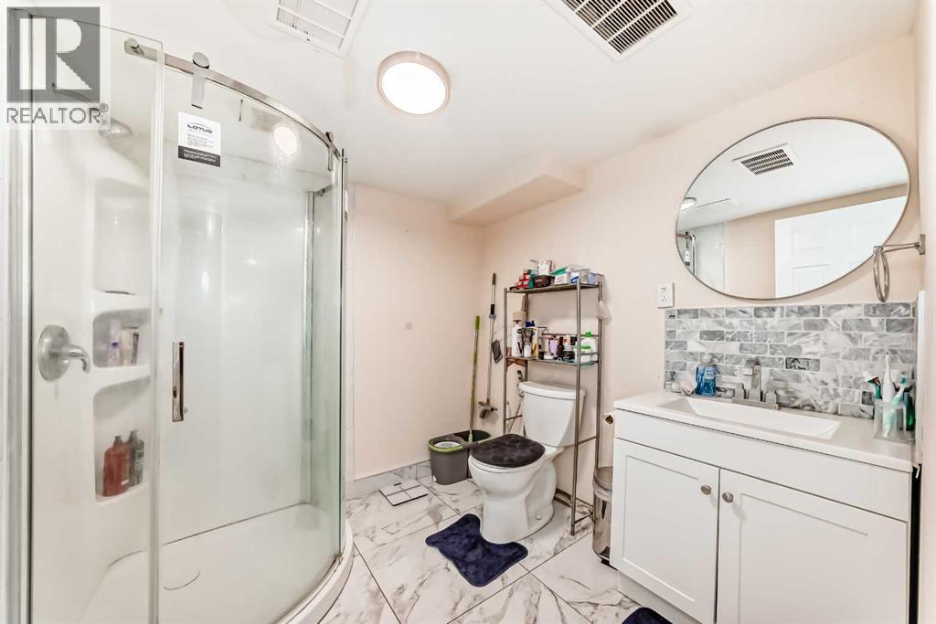 Single Family House Bi-level for Sale in  Penbrooke Close SE Penbrooke Meadows Calgary 