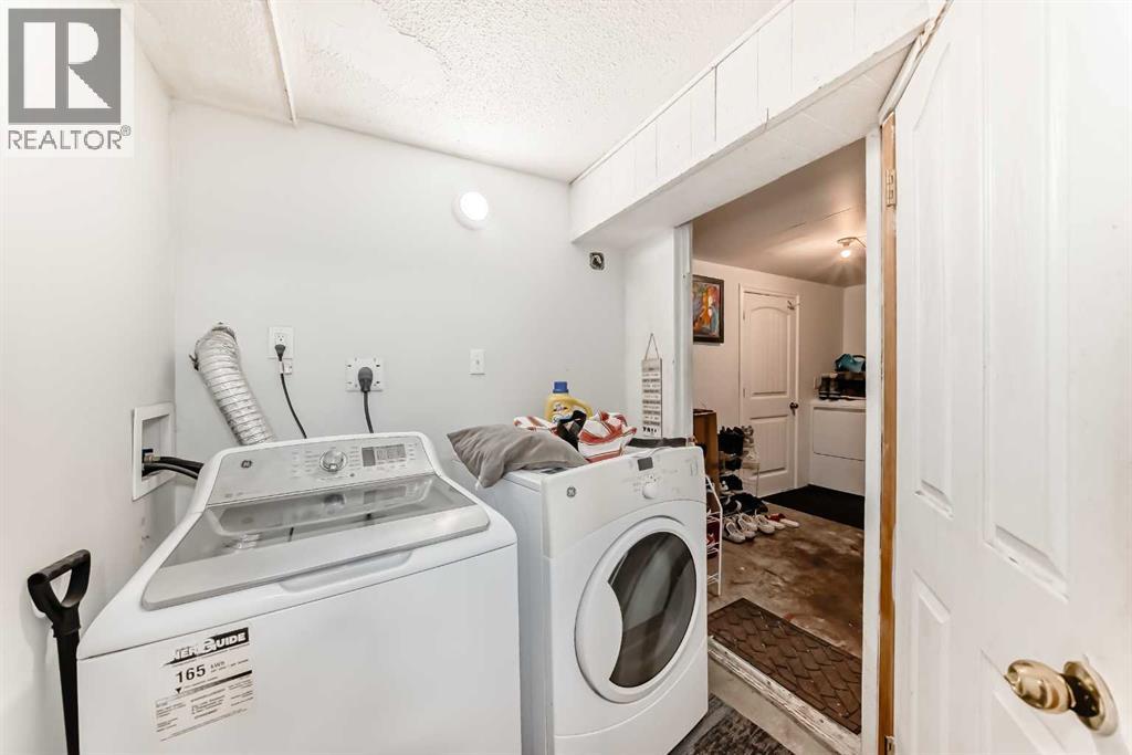 Single Family House Bi-level for Sale in  Penbrooke Close SE Penbrooke Meadows Calgary 