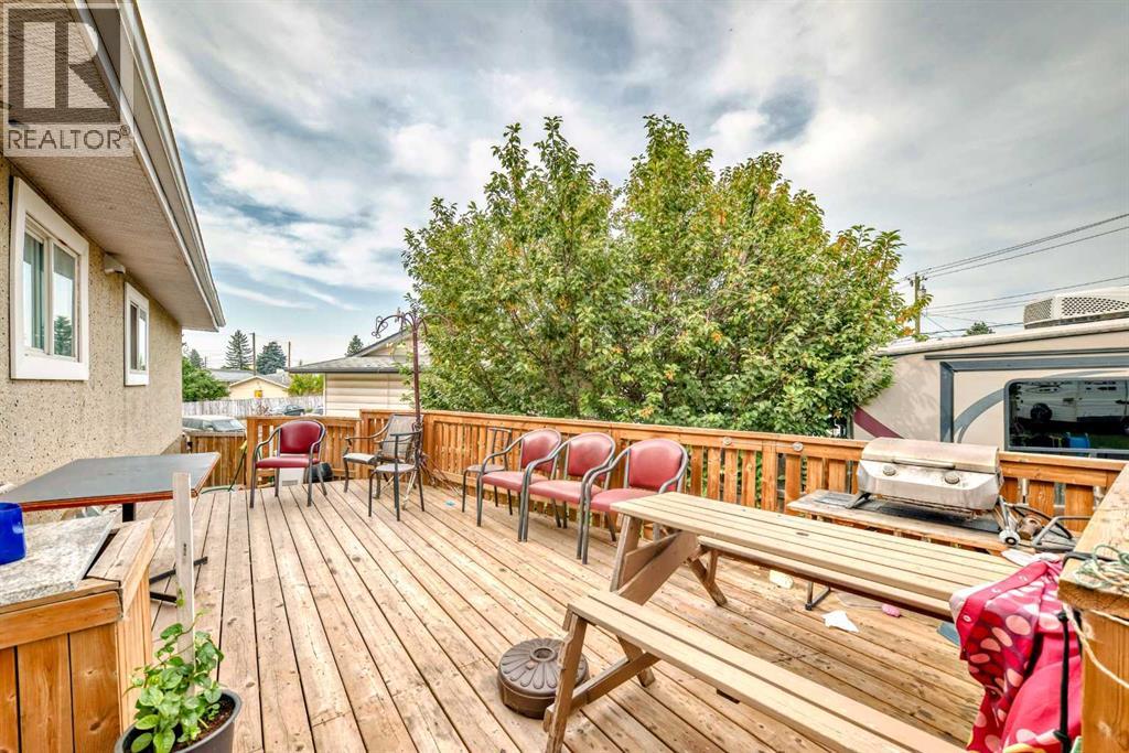 203 PENBROOKE CLOSE SE - 22