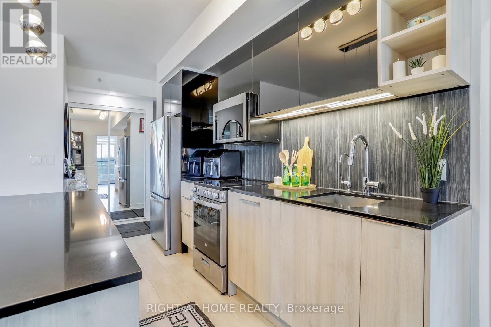 #402 31 TIPPETT ROAD - 4