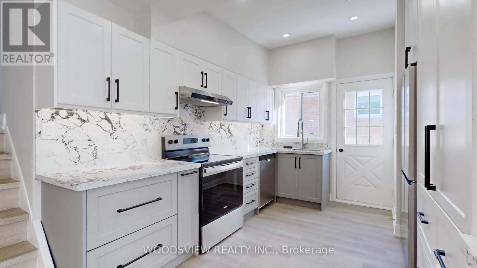 56 NIANTIC CRESCENT - Photo 2 of 35, Toronto (Parkwoods-Donalda), Ontario