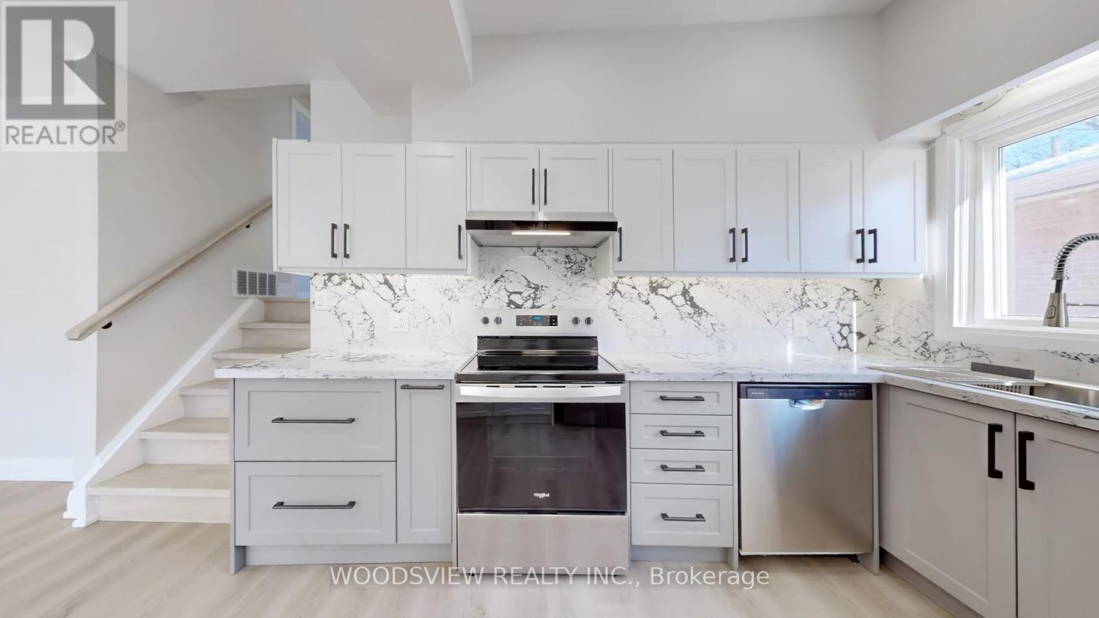 56 NIANTIC CRESCENT - Photo 4 of 35, Toronto (Parkwoods-Donalda), Ontario