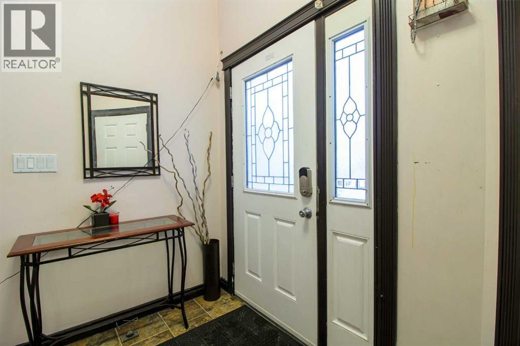 1808 47A Avenue - Photo 3 of 29, Lloydminster, Saskatchewan