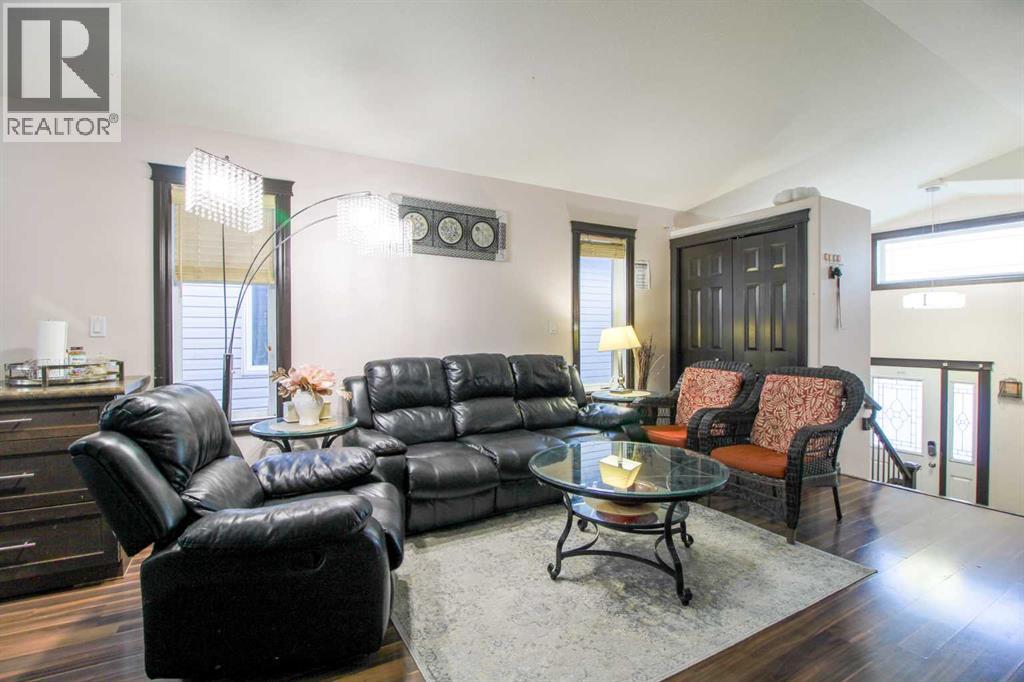 1808 47A Avenue - Photo 4 of 29, Lloydminster, Saskatchewan