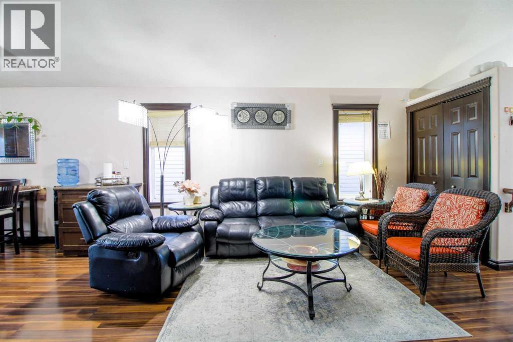 1808 47A Avenue - Photo 5 of 29, Lloydminster, Saskatchewan