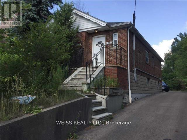 Listing photo of 2925 BATHURST STREET
