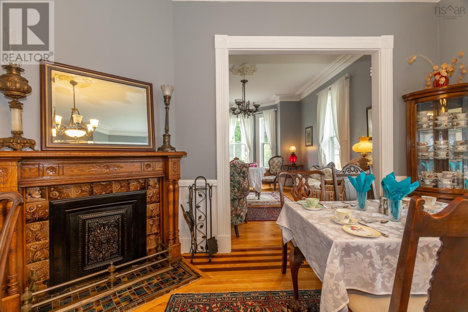 Property 19 of 50 of 548 St George Street