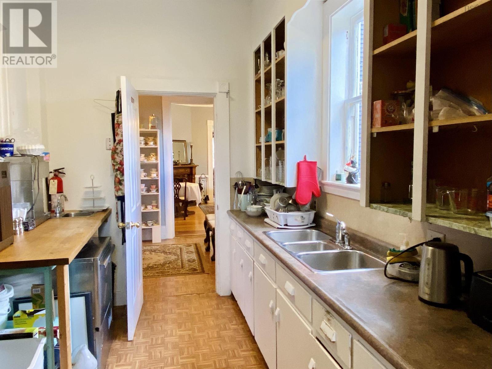 Property 23 of 50 of 548 St George Street