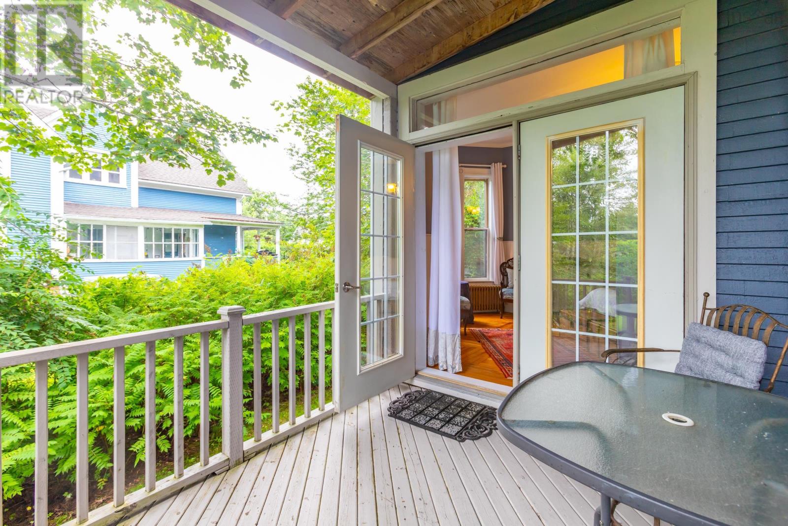 Property 45 of 50 of 548 St George Street