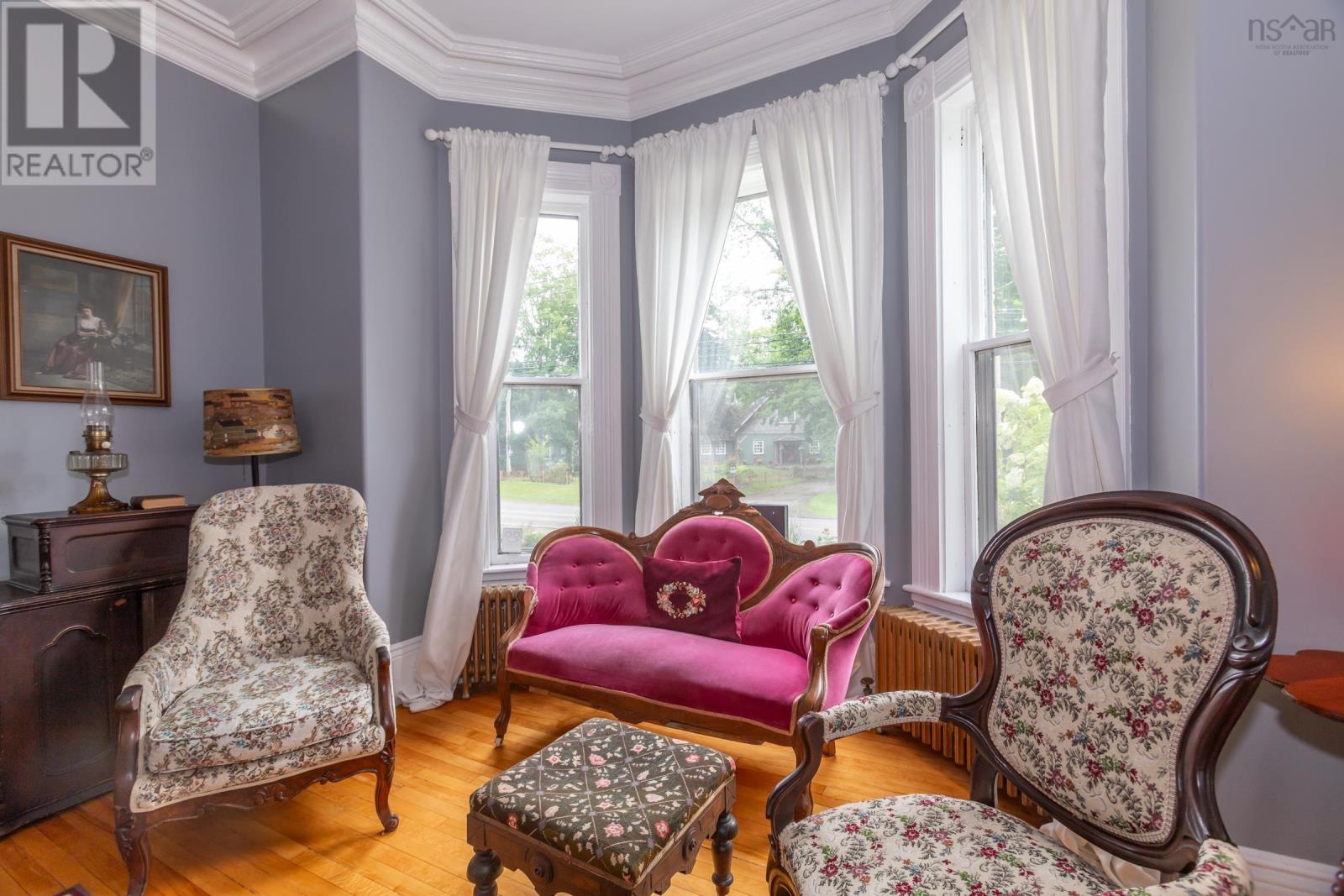 Property 16 of 50 of 548 St. George Street