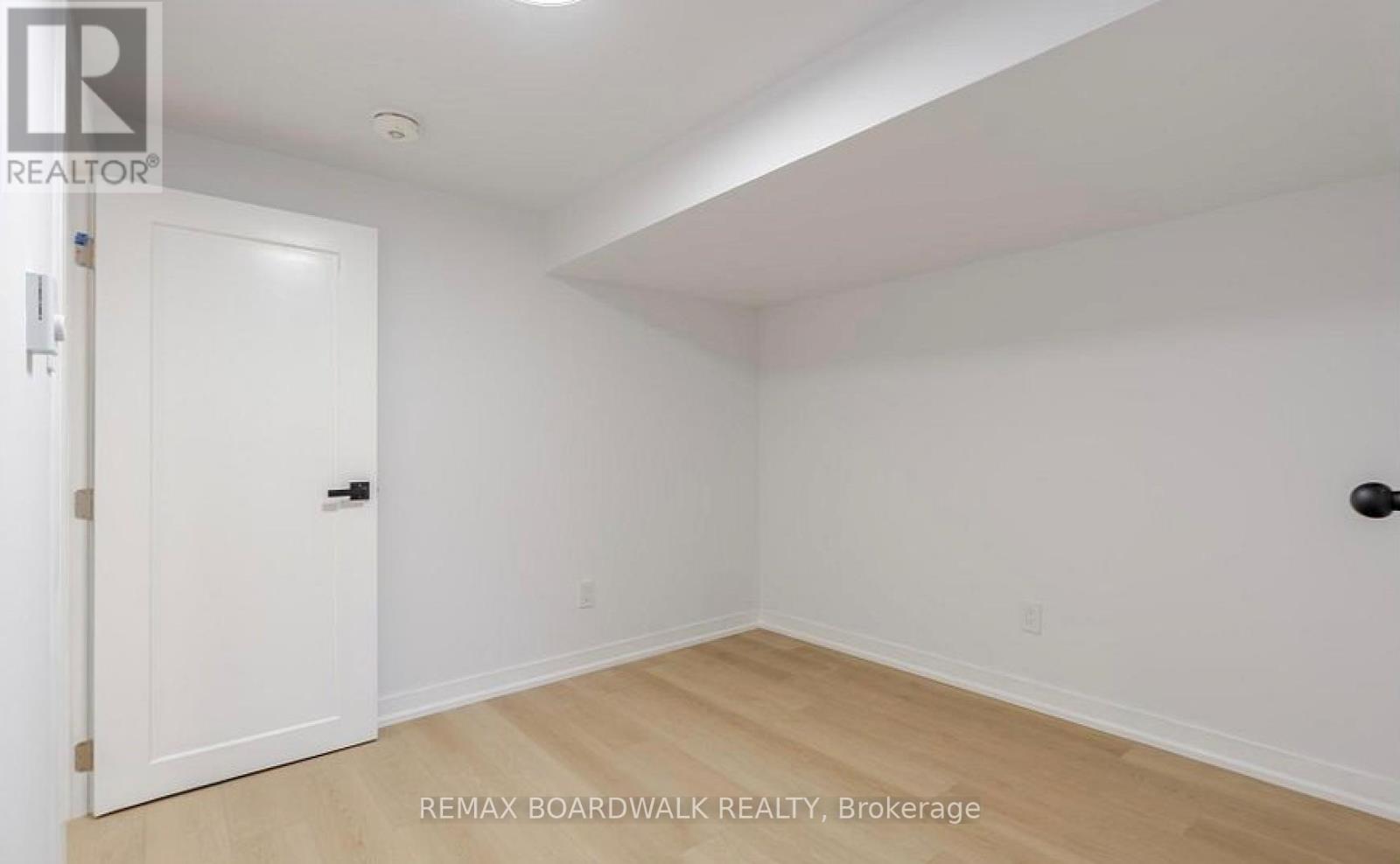 Images provided are of a comparable suite