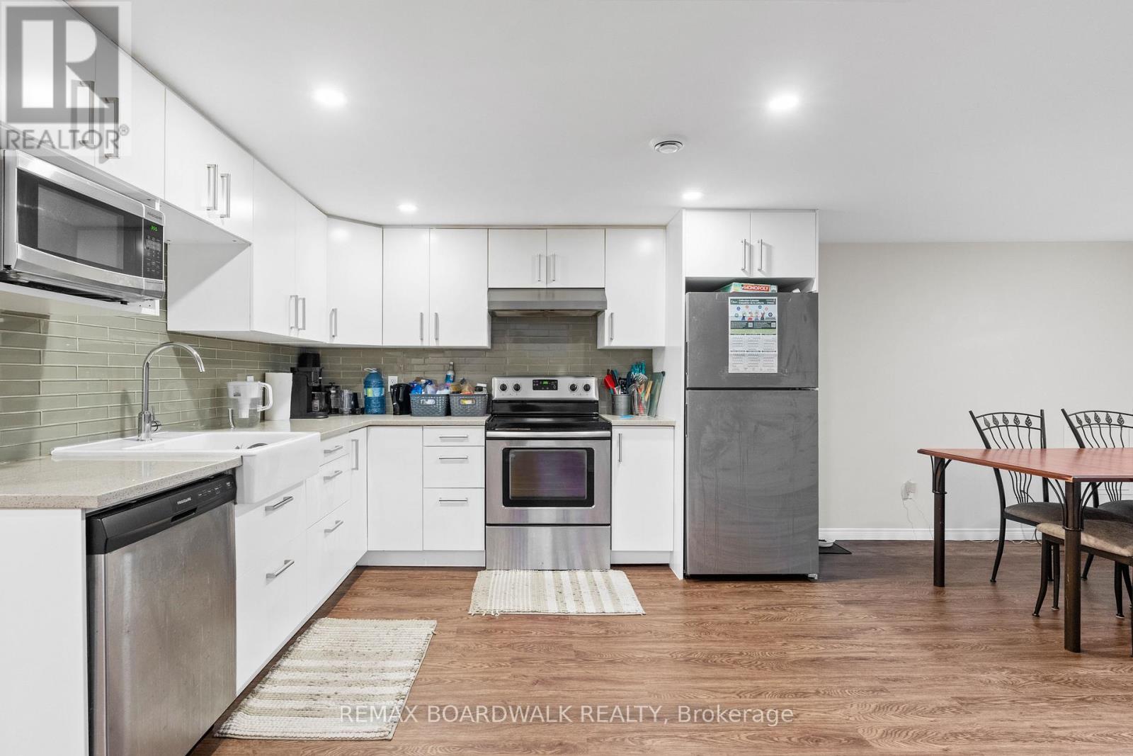 Images provided are of a comparable suite.