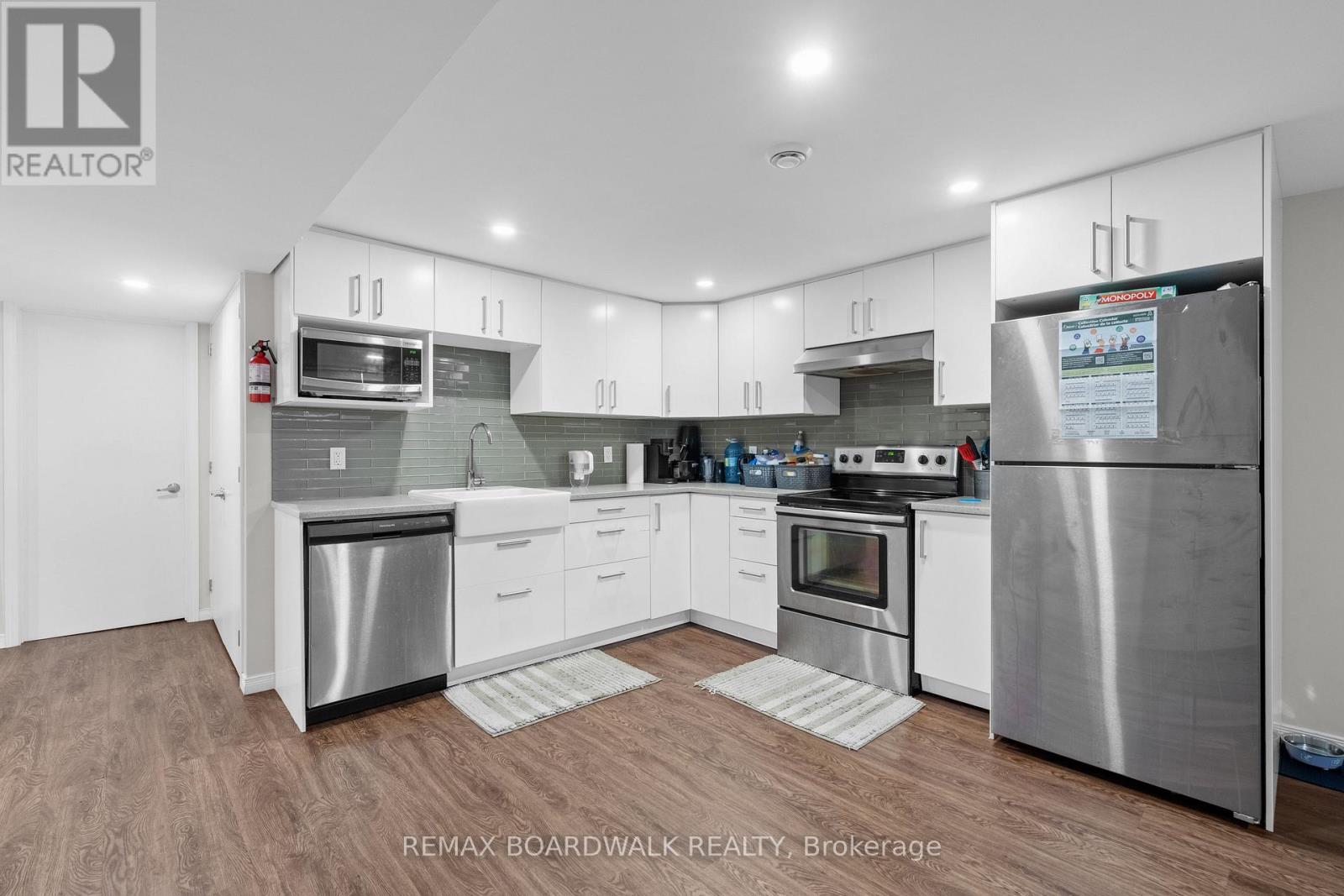 Images provided are of a comparable suite