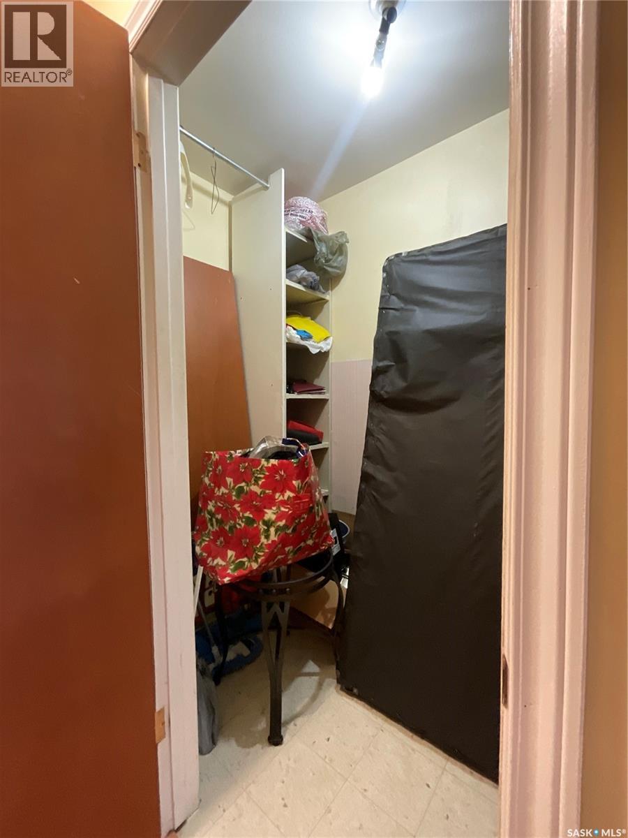 Single Family House Low rise for Sale in   RAE STREET Regina 