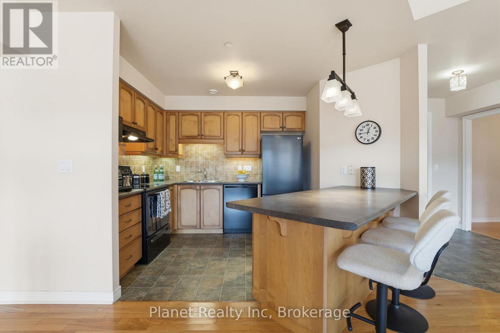 #301 65 BAYBERRY DRIVE - 10