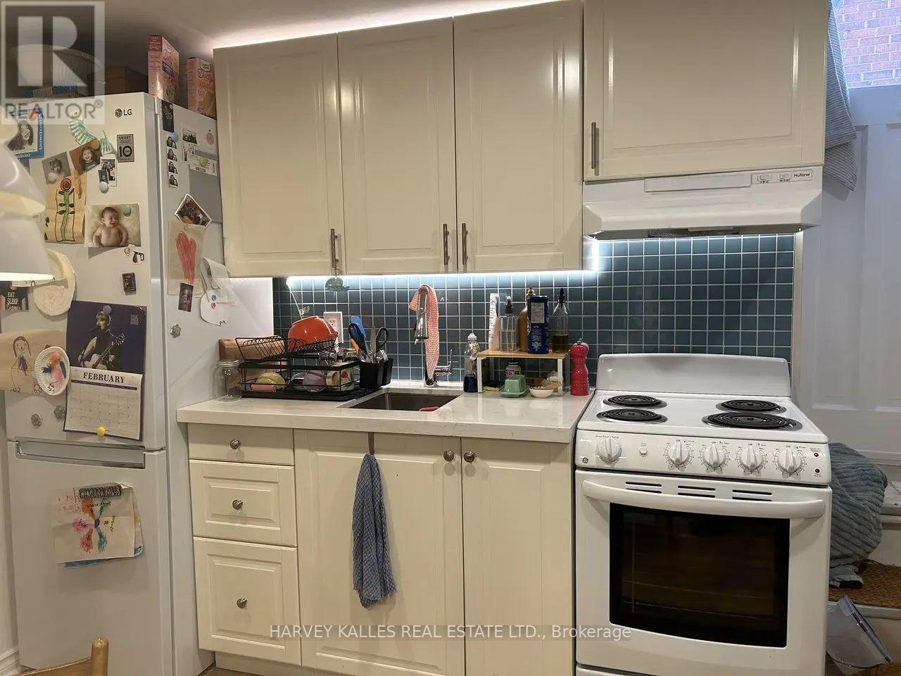 LOWER - 17 ALBERTA AVENUE - Photo 5 of 12, Toronto (Wychwood), Ontario