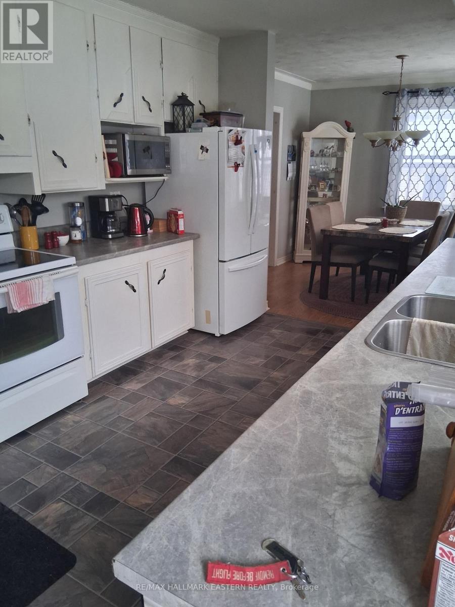 99 WALLIS DRIVE - 4