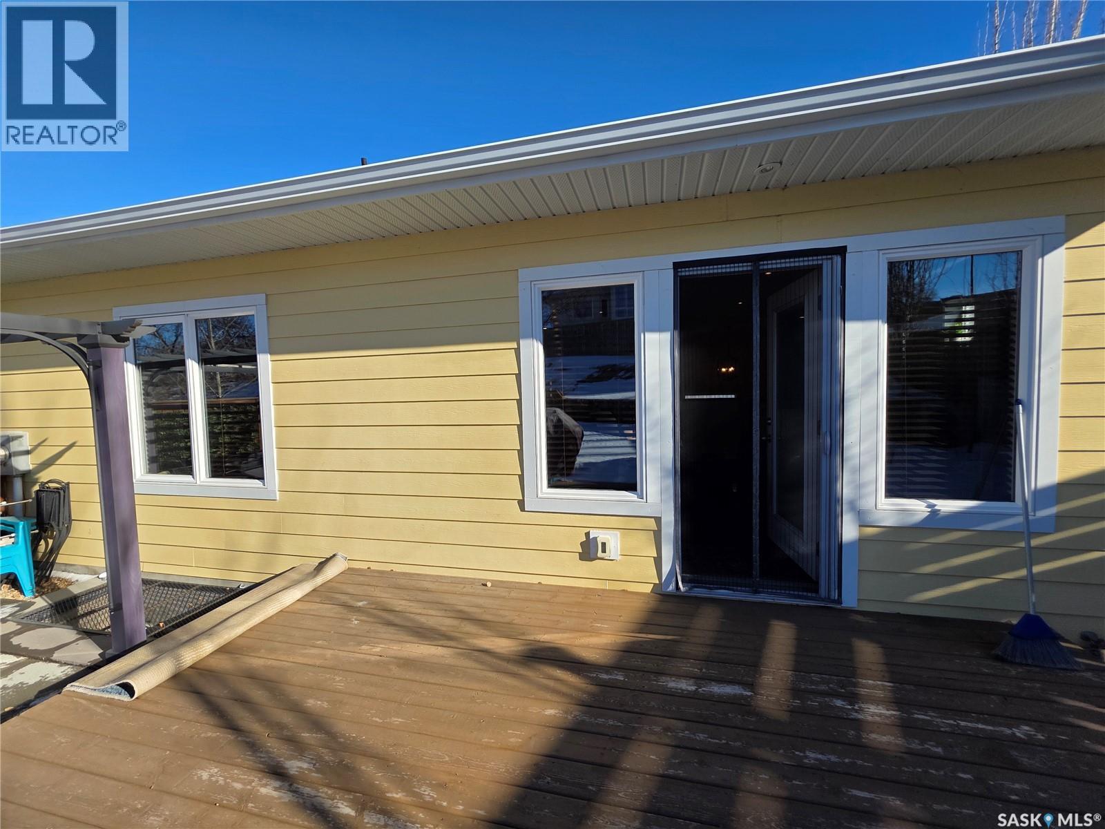 Single Family House Bi-level for Sale in  th AVENUE NE Swift Current 