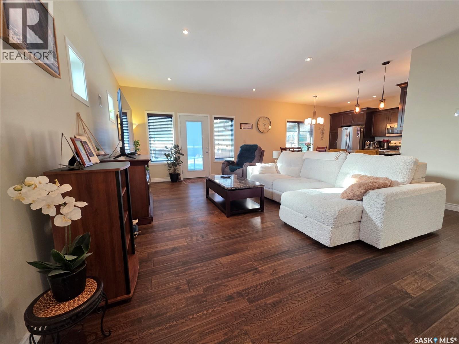 Single Family House Bi-level for Sale in  th AVENUE NE Swift Current 