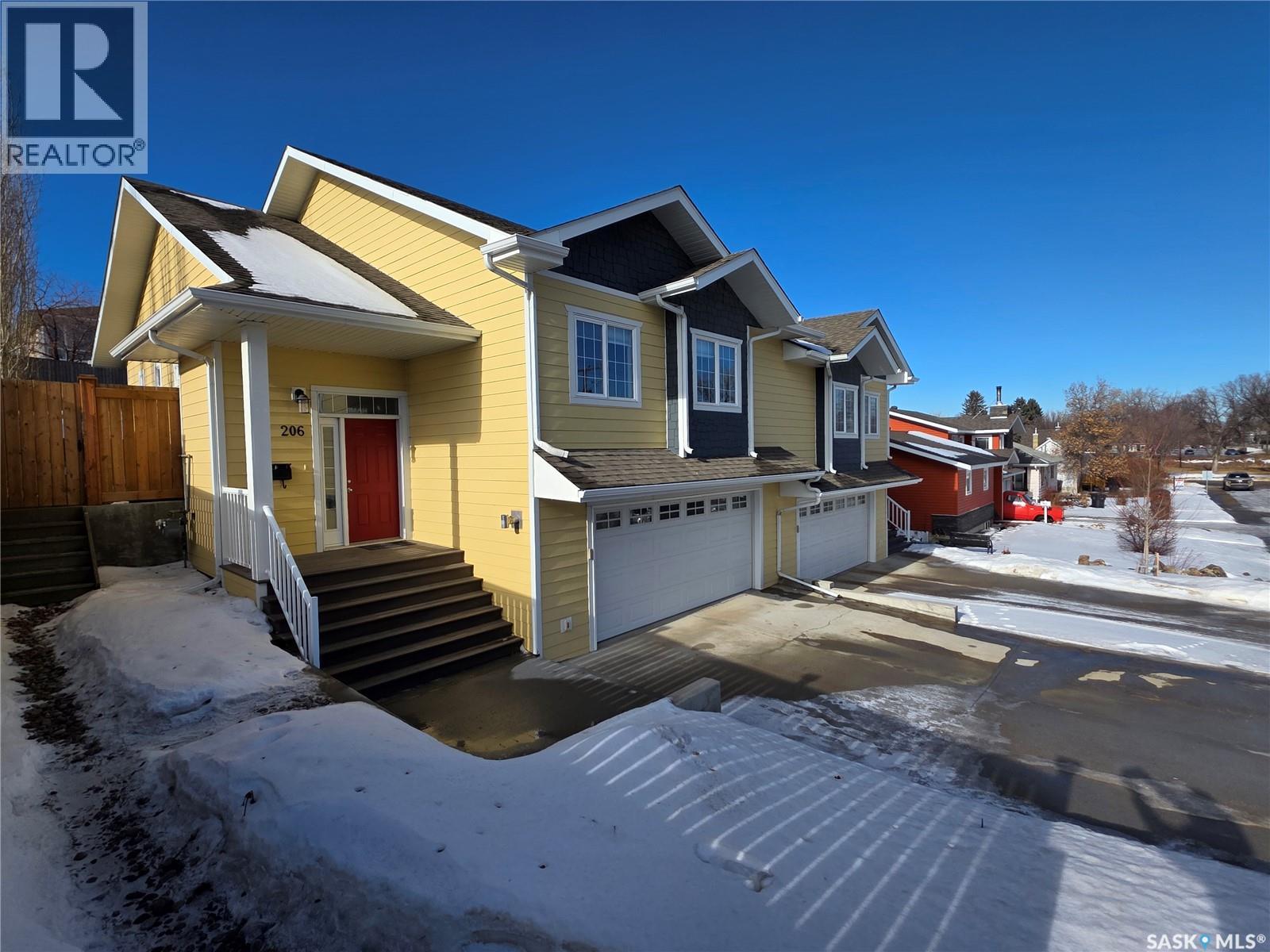 Single Family House Bi-level for Sale in  th AVENUE NE Swift Current 