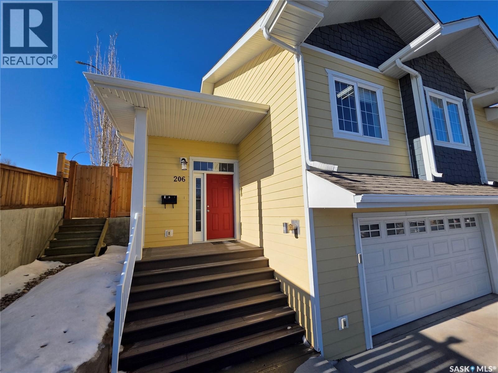 Single Family House Bi-level for Sale in  th AVENUE NE Swift Current 