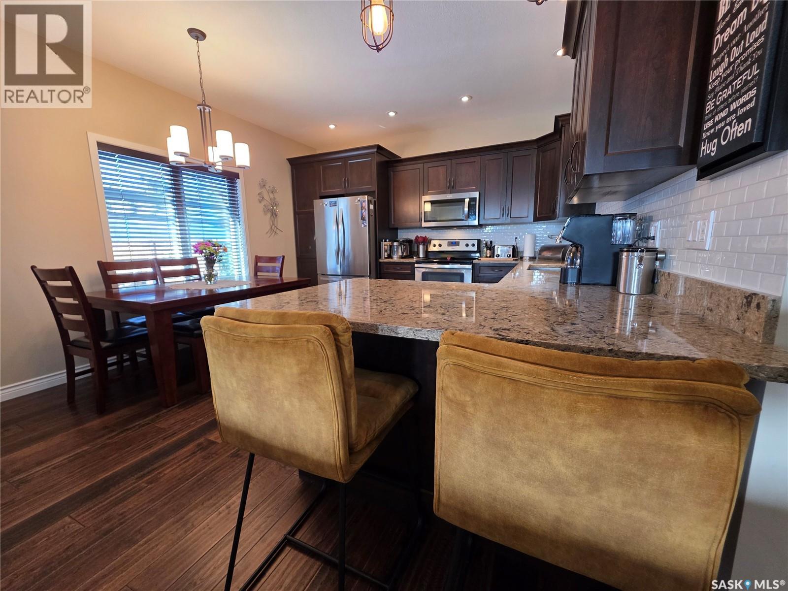 Single Family House Bi-level for Sale in  th AVENUE NE Swift Current 