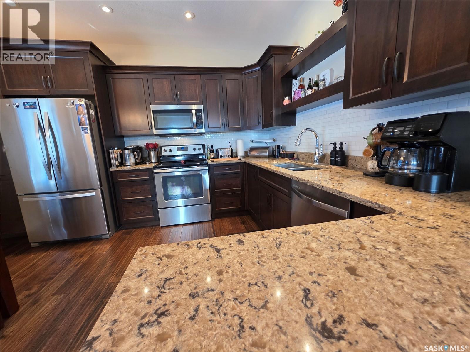 Single Family House Bi-level for Sale in  th AVENUE NE Swift Current 