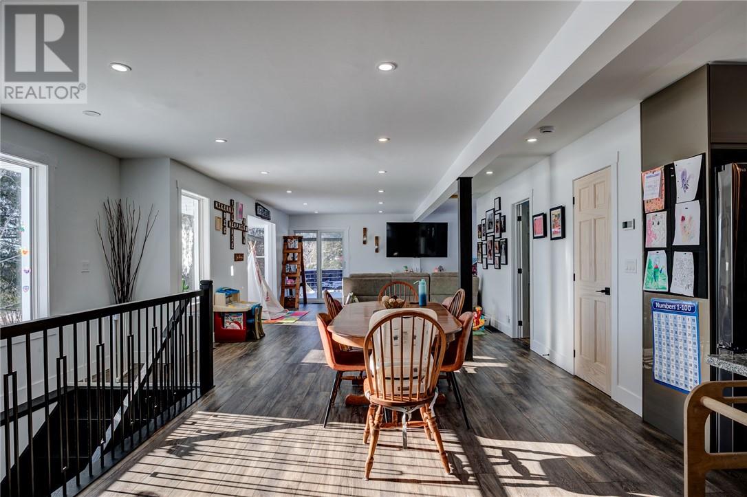 374 Seguin - Photo 3 of 37, Chelmsford, Ontario