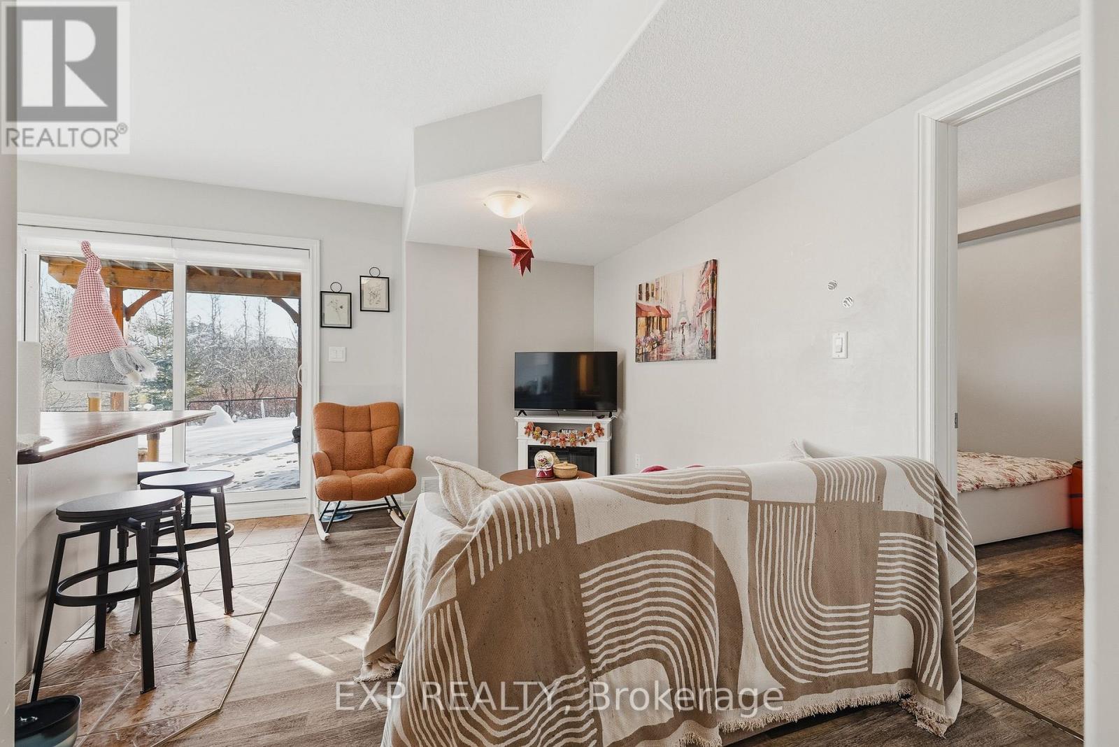 23 DOON CREEK STREET - 22