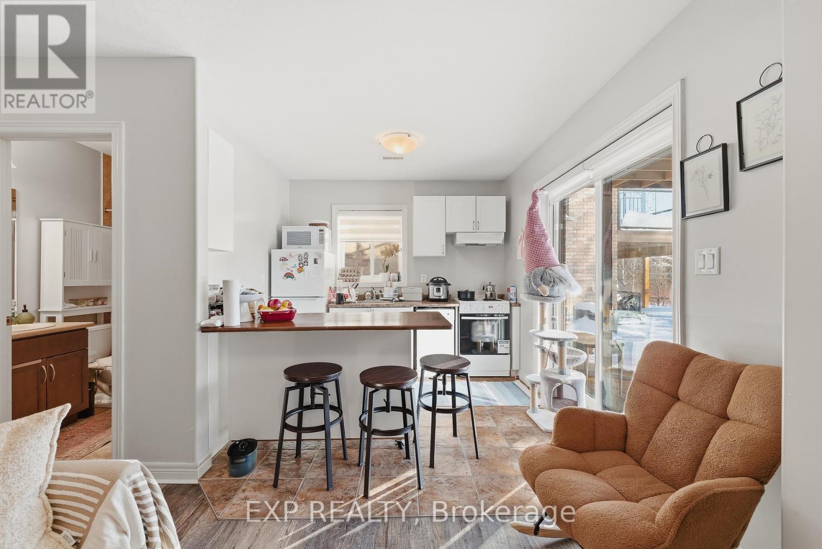 23 DOON CREEK STREET - 26