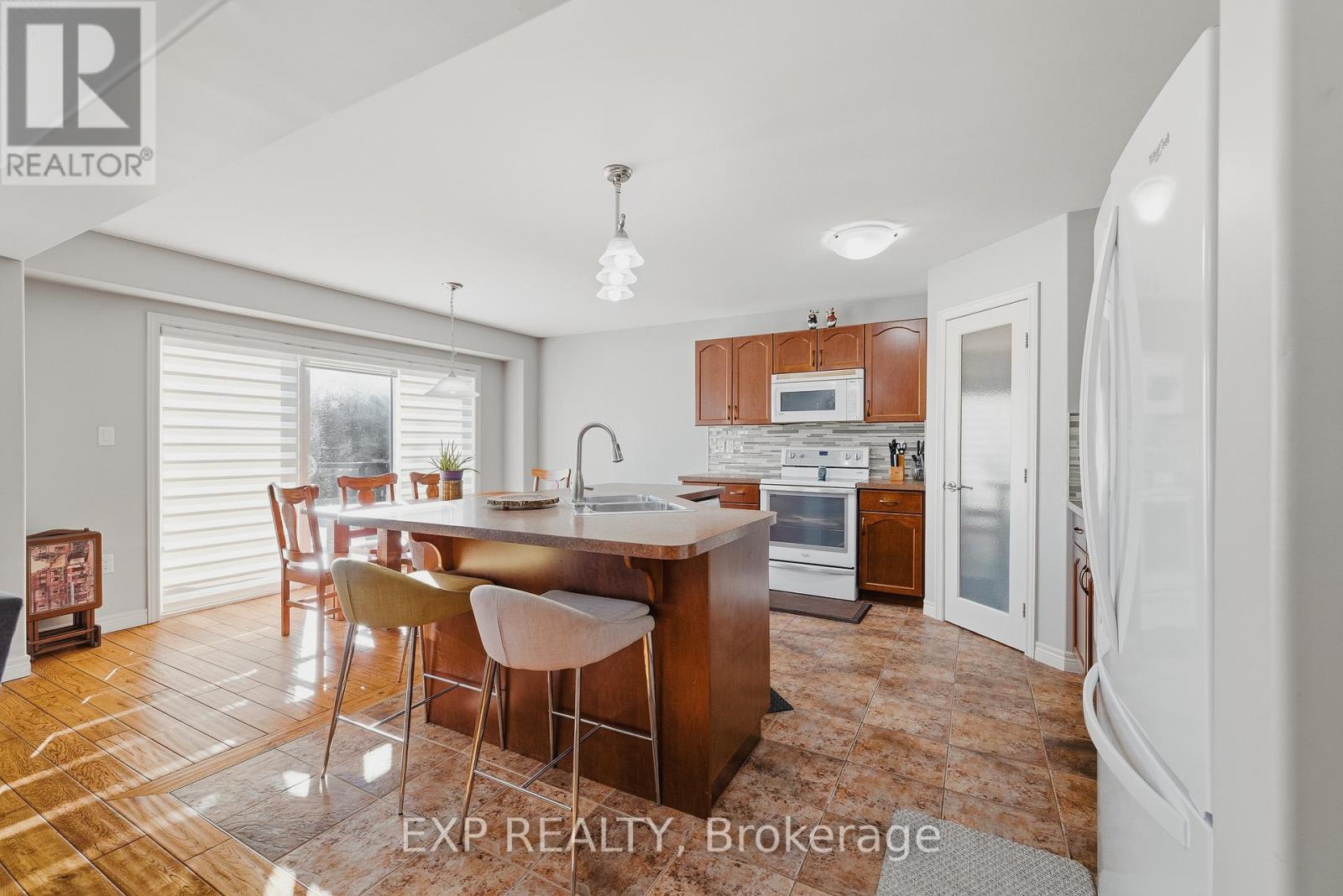 23 DOON CREEK STREET - 8