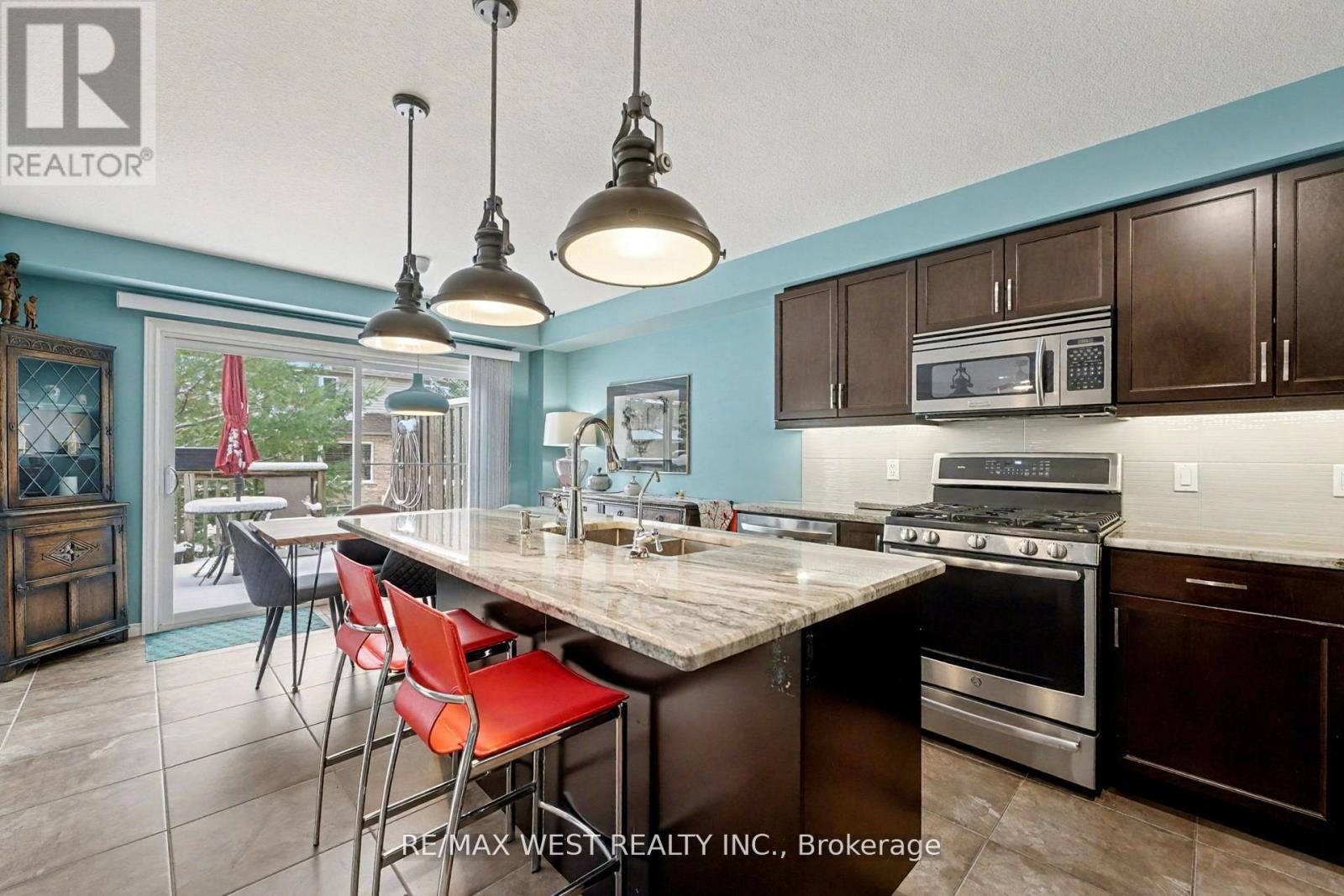 7 - 255 SUMMERFIELD DRIVE - Photo 3 of 9, Guelph (Pineridge/Westminster Woods), Ontario