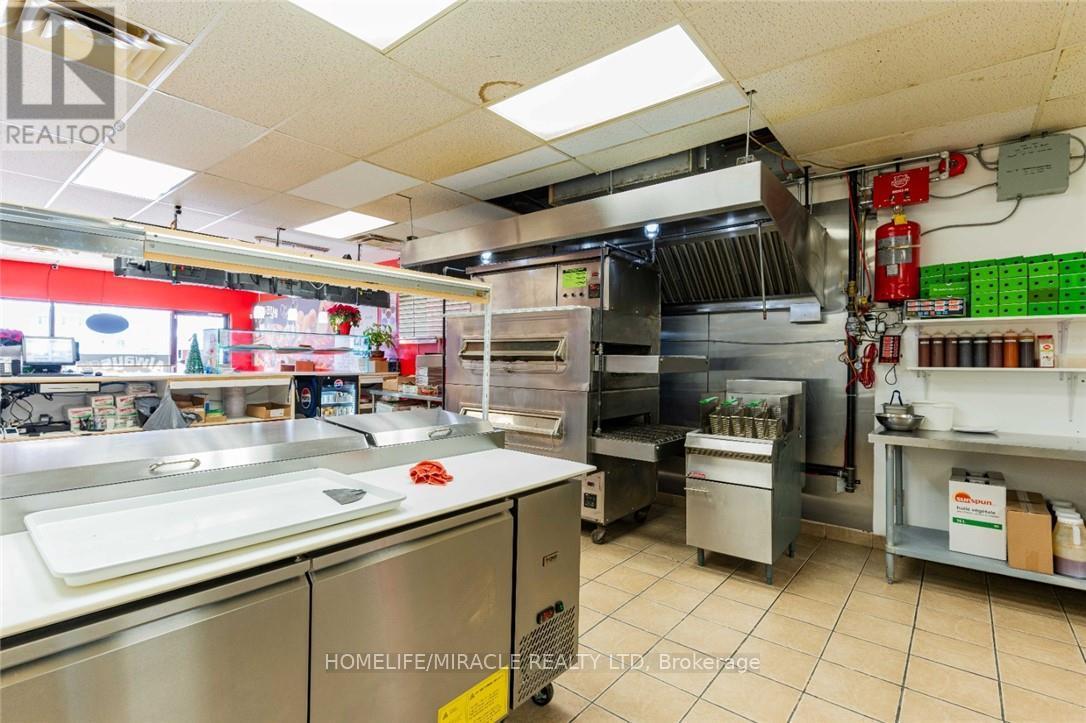 6 – 112 ORIOLE PARKWAY W