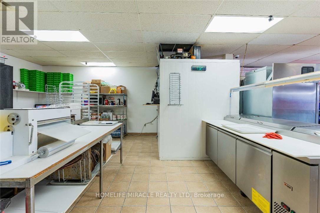 6 – 112 ORIOLE PARKWAY W