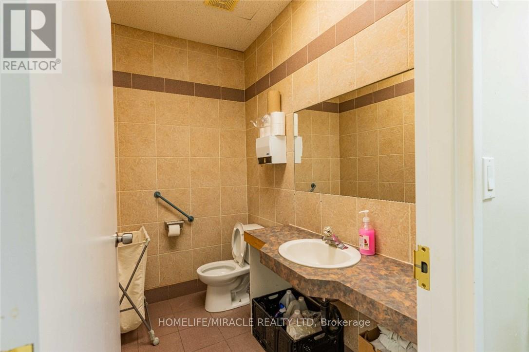 6 – 112 ORIOLE PARKWAY W