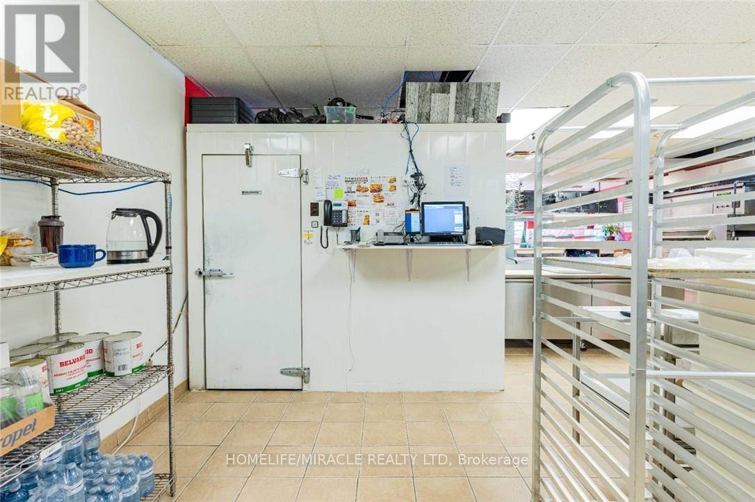 6 – 112 ORIOLE PARKWAY W