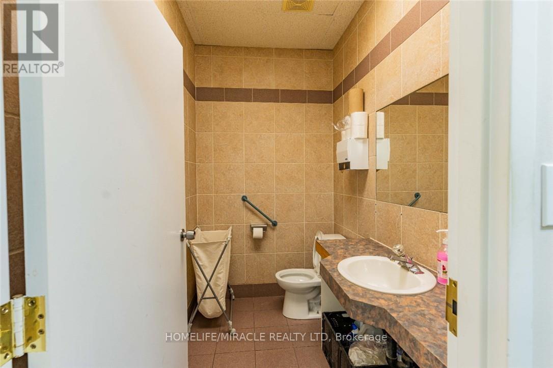 6 – 112 ORIOLE PARKWAY W