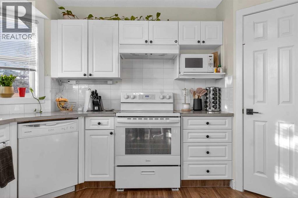 Single Family House for Sale in  Sandarac Villas NW Sandstone Valley Calgary 