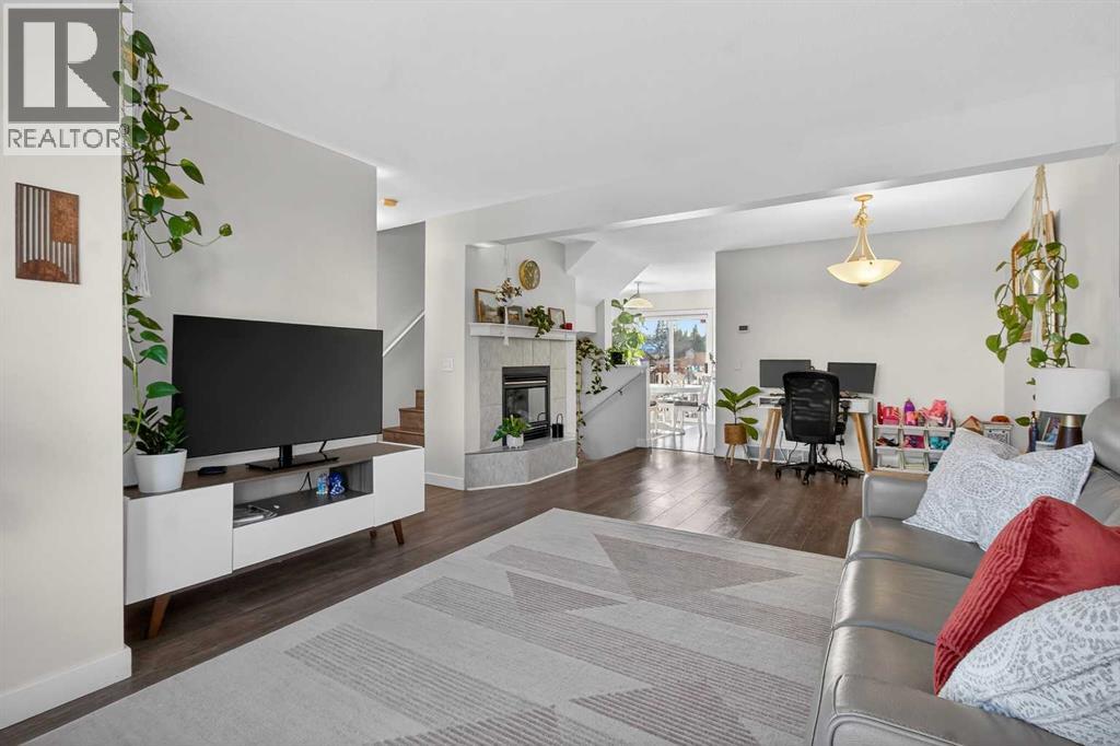 Single Family House for Sale in  Sandarac Villas NW Sandstone Valley Calgary 