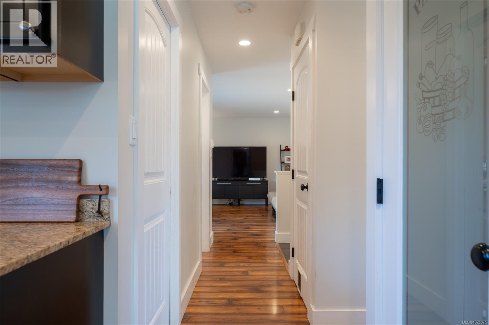 5585 SWALLOW DR - 17