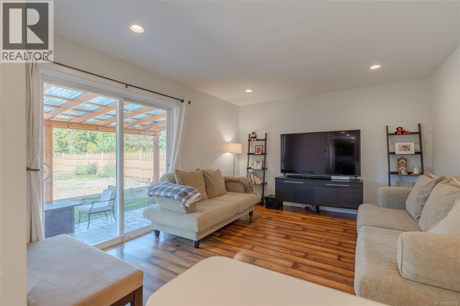 5585 SWALLOW DR - 22