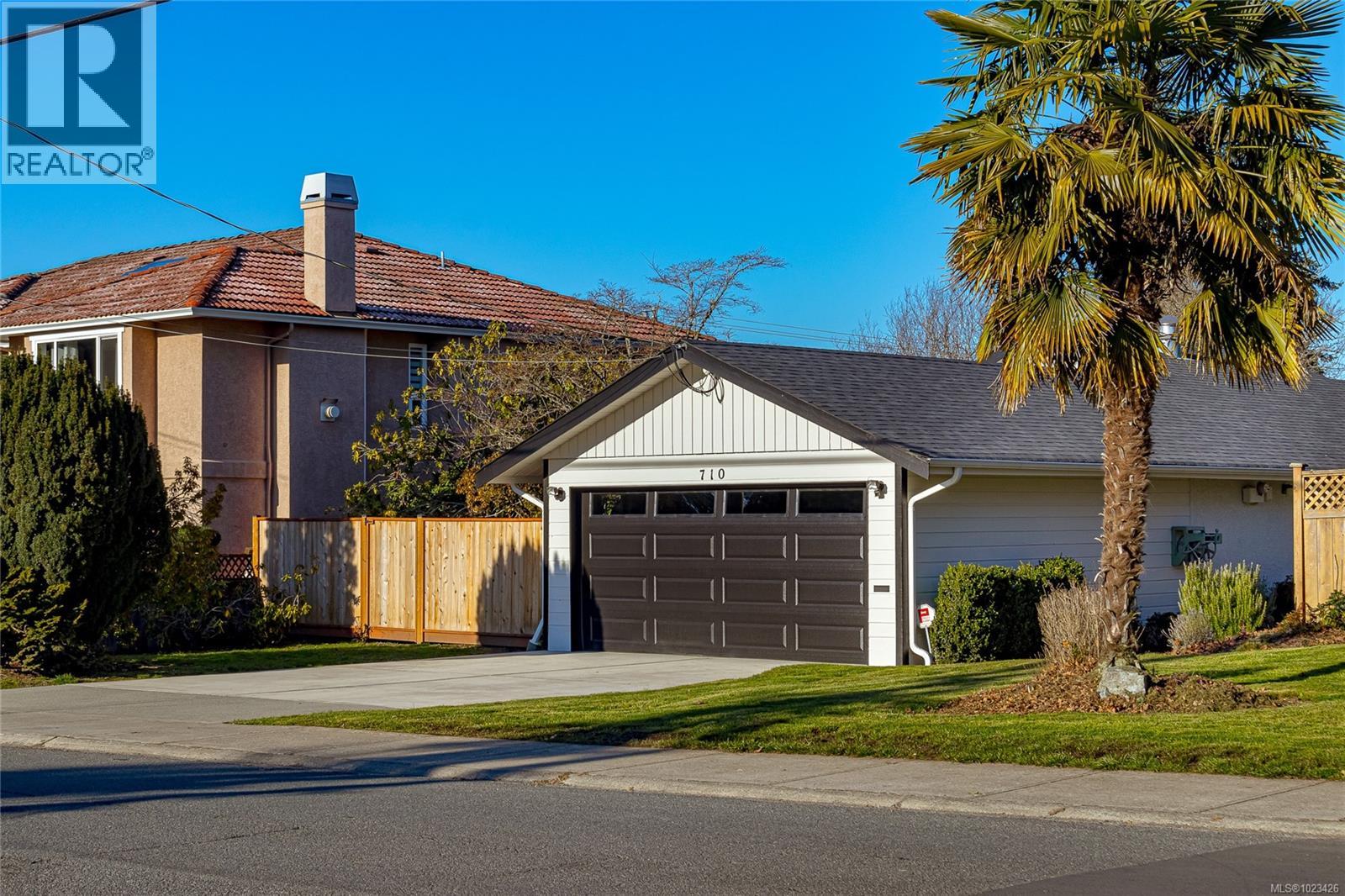 710 Greenlea Dr, Saanich, British Columbia