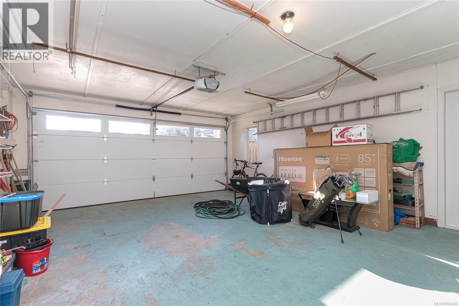 Single Family House for Sale in  Greenlea Dr Saanich 