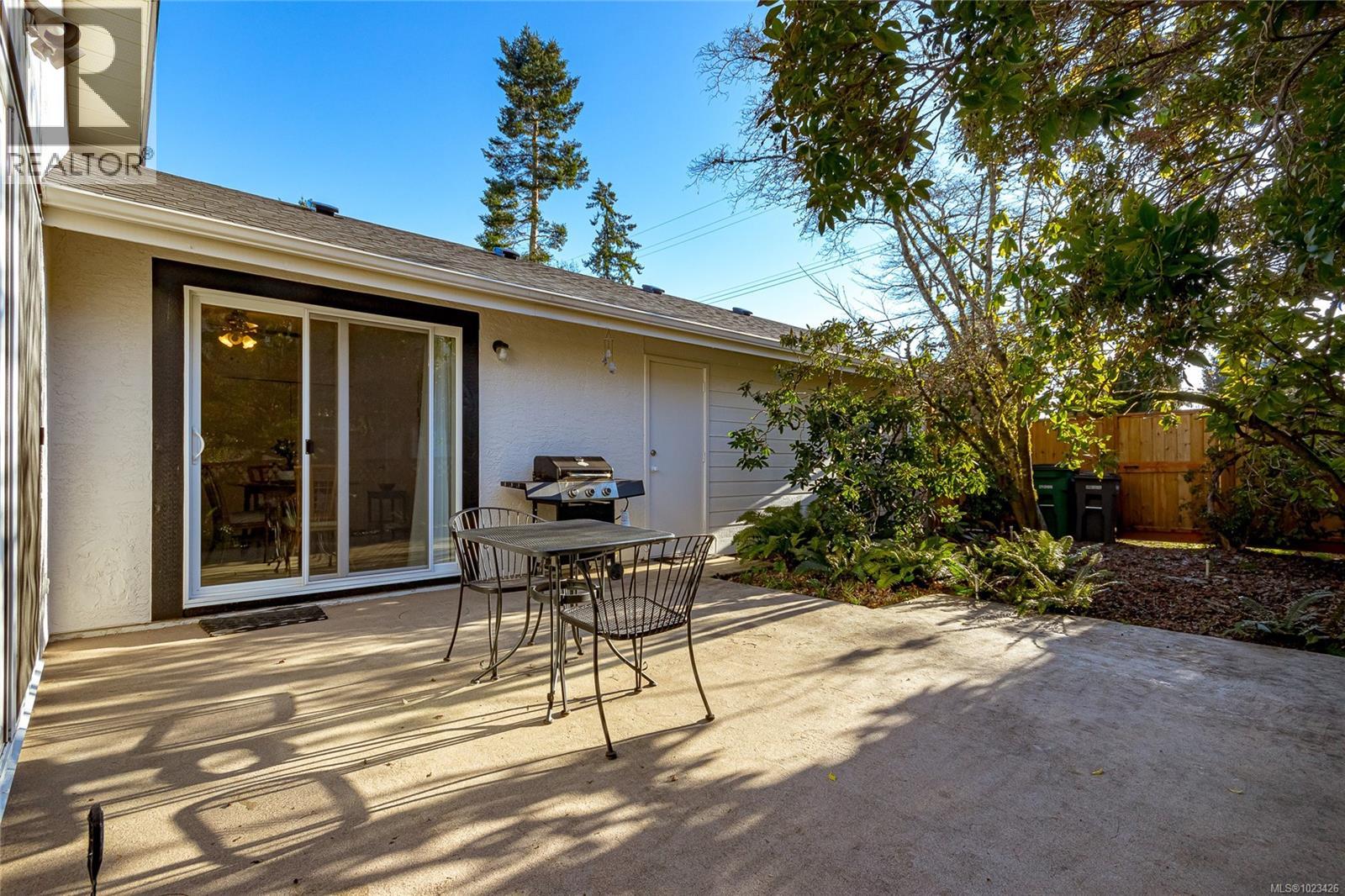 Single Family House for Sale in  Greenlea Dr Saanich 