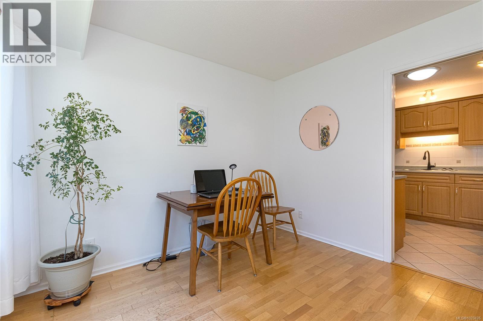 Single Family House for Sale in  Greenlea Dr Saanich 