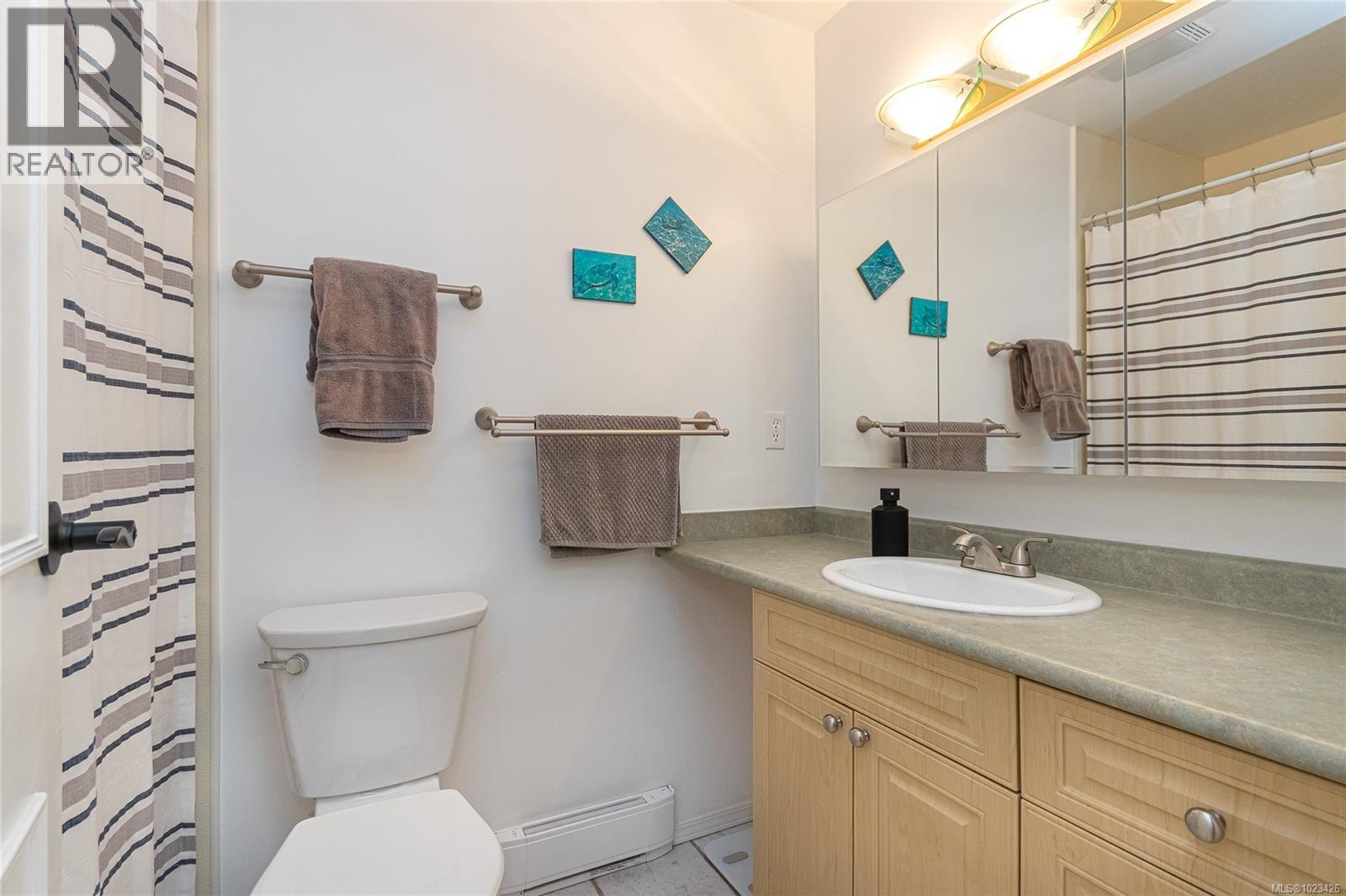 Single Family House for Sale in  Greenlea Dr Saanich 