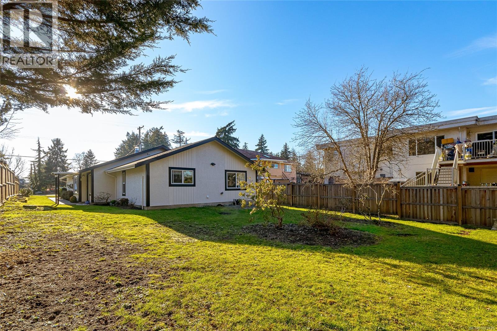 Single Family House for Sale in  Greenlea Dr Saanich 