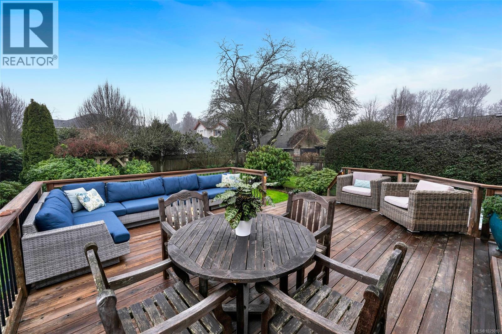  2753 Cavendish Avenue, Oak Bay