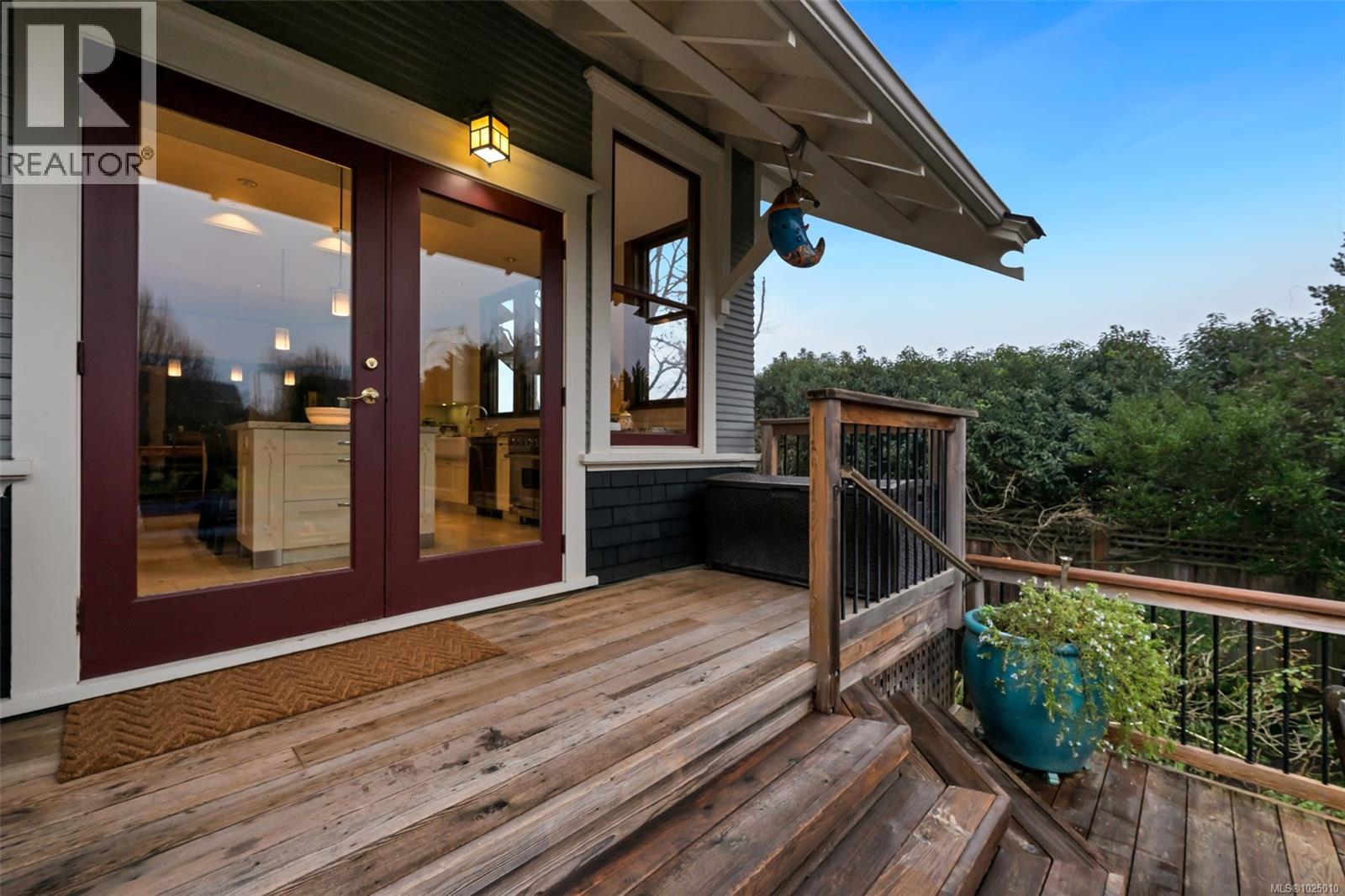  2753 Cavendish Avenue, Oak Bay